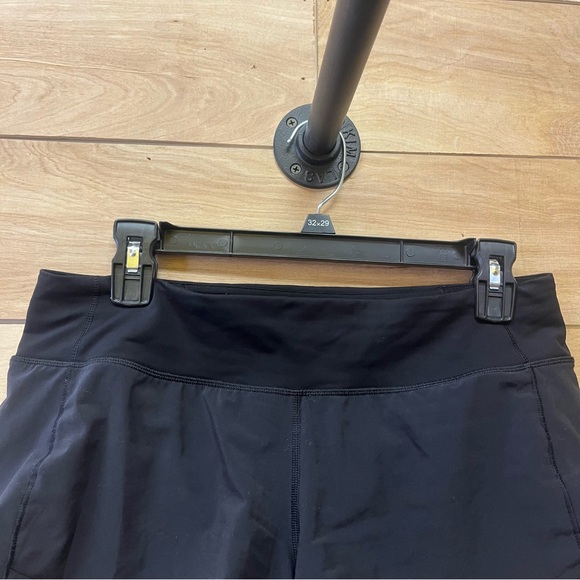 Lululemon Speed Up Low-Rise Lined Short 2.5" in black - Picture 4 of 8
